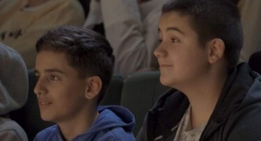 Leerlingen van Ithaka bij de voorstelling Hierwaardaar van De Dansers en Het Filiaal