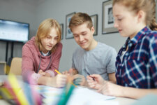 leerlingen werken samen